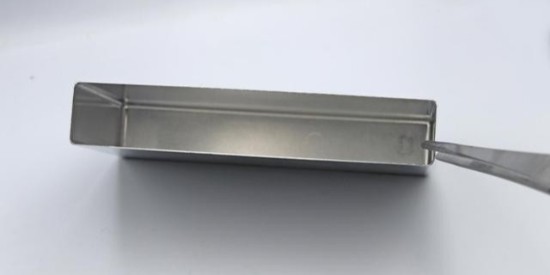 為什麽（me）衝壓拉伸油要用水基的電池殼清洗劑（jì）呢