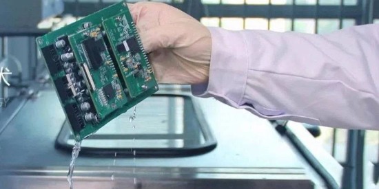 線路板專用清洗（xǐ）劑對焊接殘留物清（qīng）洗的意義