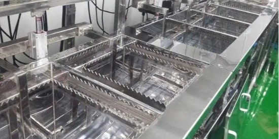 如何用手機玻璃（lí）清洗劑解決玻（bō）璃白點和水印問題