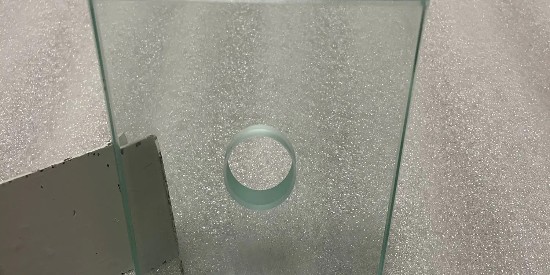 使用退鉻液快速退除玻璃不合格的鉻（gè）層