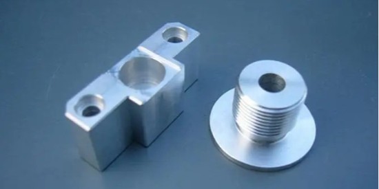 為什（shí）麽要使用鋁（lǚ）件專用清洗劑？