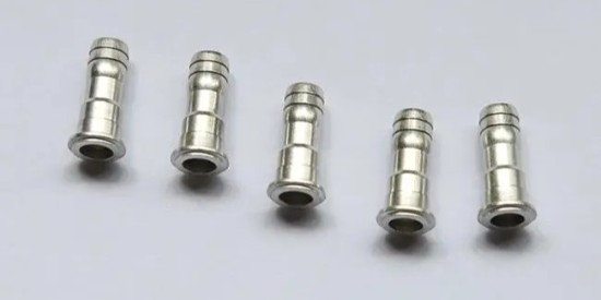 去除金屬表麵的氧化（huà）物鏽跡就用酸性清洗劑