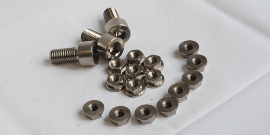 關於鈦清（qīng）洗劑搭配超聲波（bō）清洗方式的特性